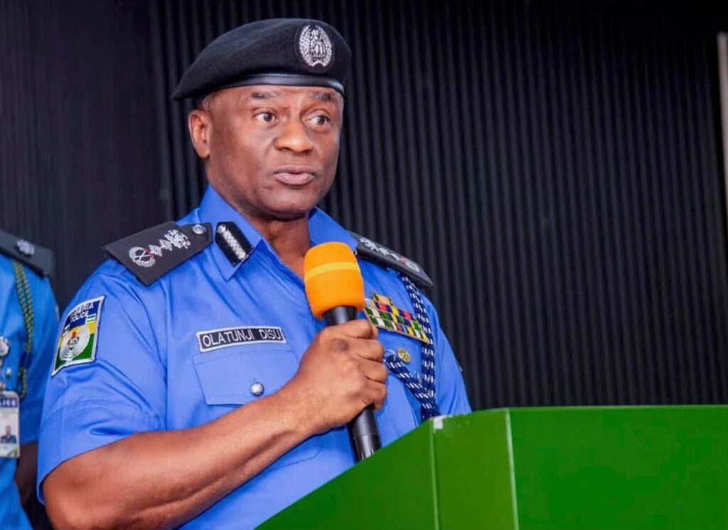 3D236F39-6C5D-40B5-A7CC-88D56E5E46D7