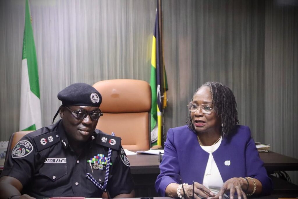 DCDF2ECD-E2BA-4A3E-87EC-08EB5E83E5BE